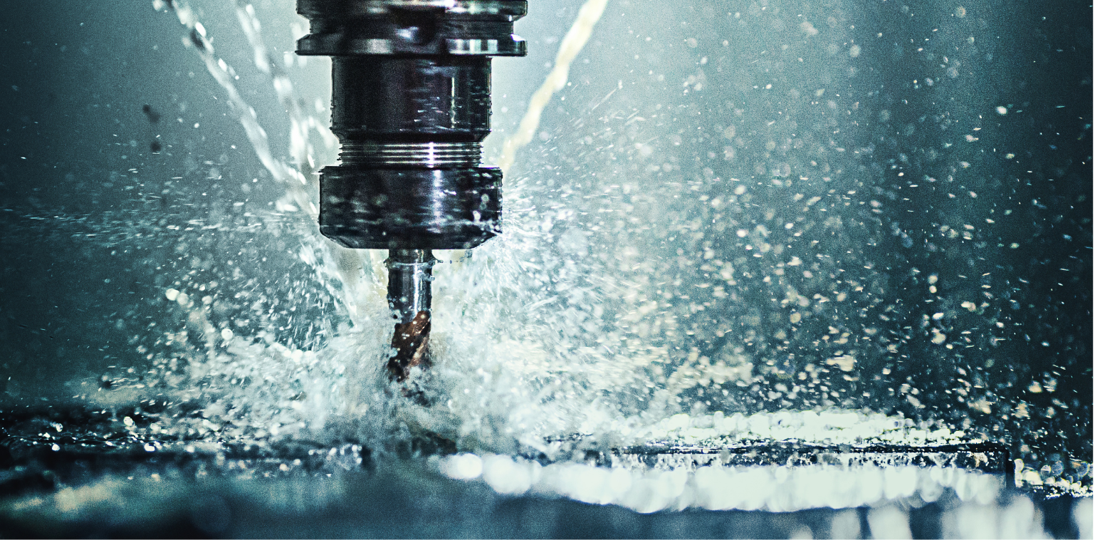 Fräsbearbeitung eines Metallbauteils mit KSS-Schmierung